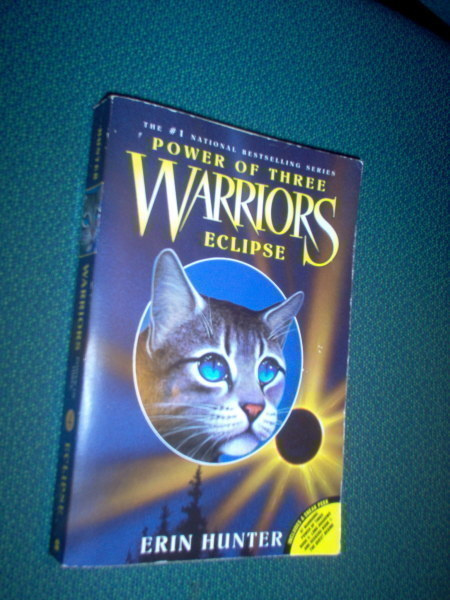 Erin Hunter: Warriors, Power of Three 4: Eclipse (Sis.pk:t)