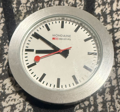 MONDAINE MAGNET WALL CLOCK / KÄYTTÄMÄTÖN