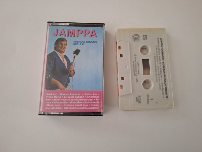JAMPPA TUOMINEN - KOSKAAN RAKKAUS KUOLE EI c-kasetti