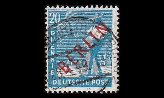 Berlin 26 o Punainen päällepainama 20 Pf (1949)