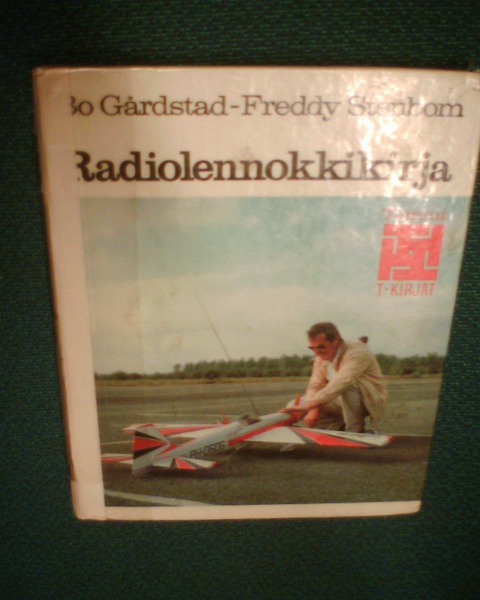 Gårdstad : RADIOLENNOKKIKIRJA ( 1 p. 1984 ) Sis.pk:t