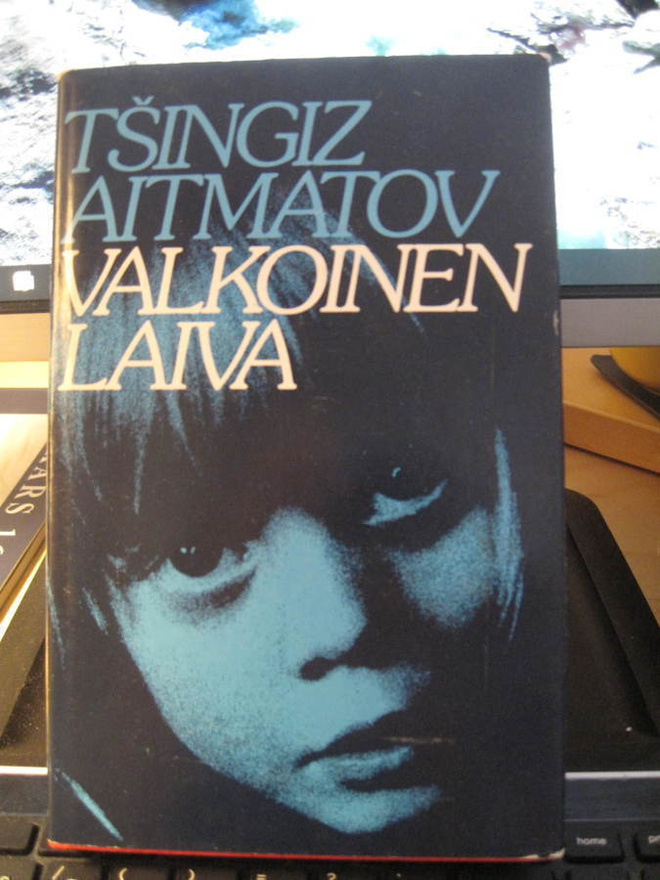 Tsingiz Aitmatov: Valkoinen laiva