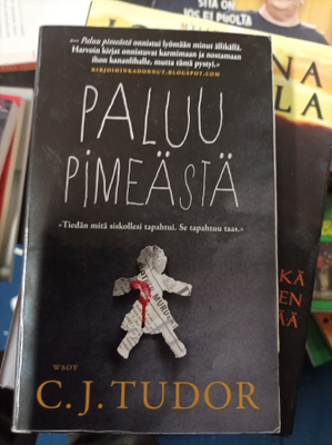 C.J Tudor Paluu pimeästä