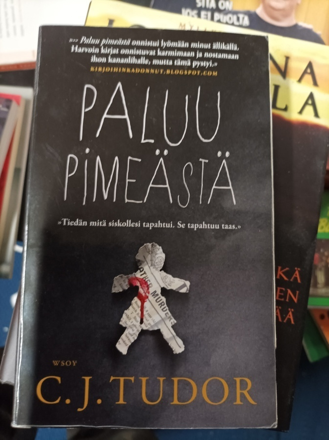 C.J Tudor Paluu pimeästä