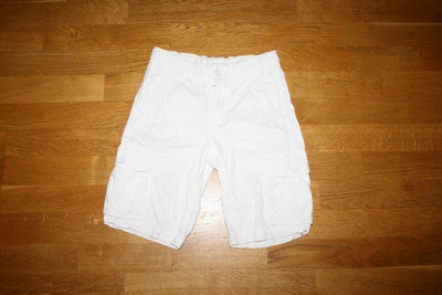 Benetton valkoiset reisitasku shortsit M / 130