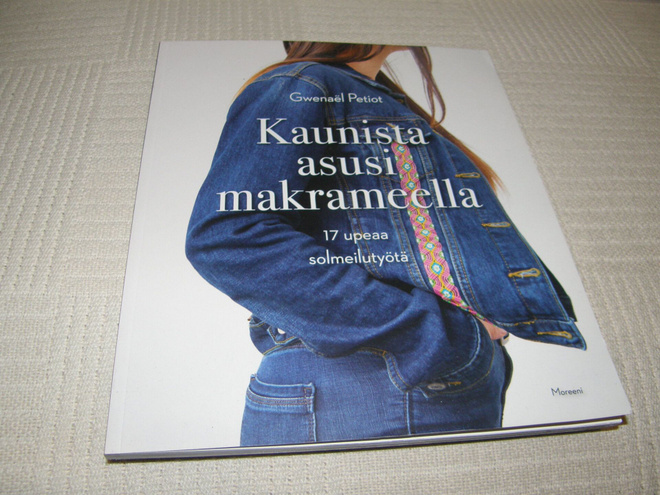Petiot Kaunista asusi makrameella  -nid