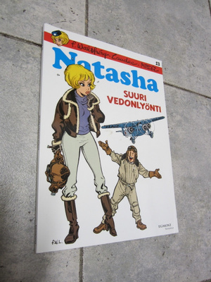 NATASHA SUURI VEDONLYÖNTI : hienokuntoinen