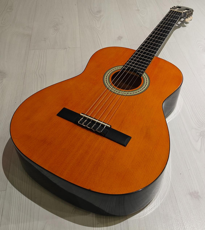 Tenson Classic 4/4 Klassinen Kitara, Kantopussi, Viritin
