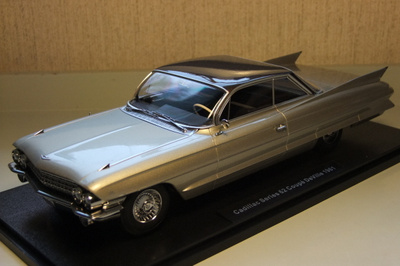 Cadillac series 62 coupe deville -61 1:18