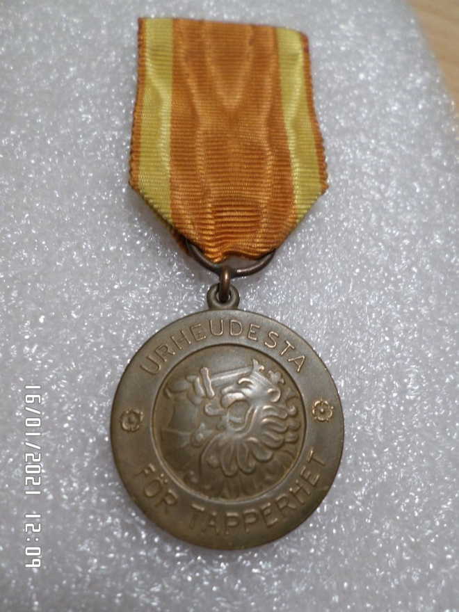 2 lk   Vapaudenmitali 1939  Hieno  alkuperäisellä  nauhalla
