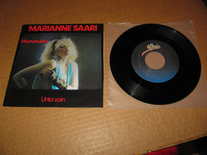 Marianne Saari 7" Muovinukke / Unta Vain, PS v.1985