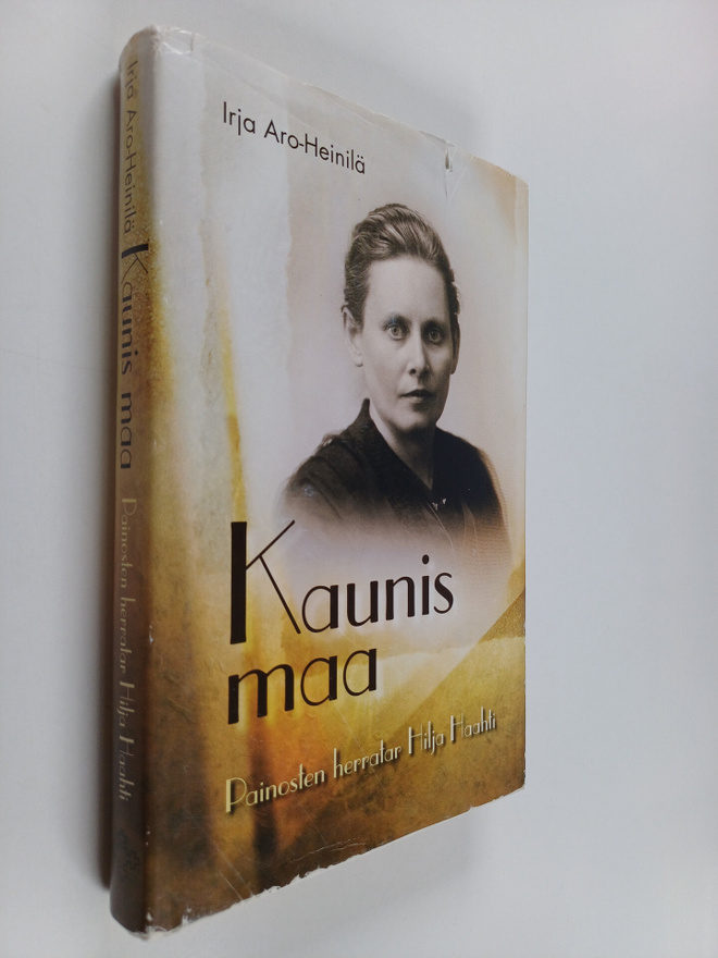 Irja Aro-Heinilä : Kaunis maa : painosten herratar Hilja ...