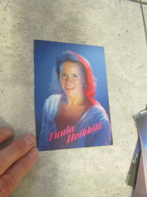 TUULA HEIKKILÄ POSTIKORTTI + NIMMARI