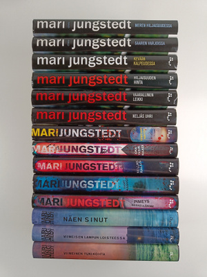 Mari Jungstedt : Gotlanti -sarja : Meren hiljaisuudessa ;...