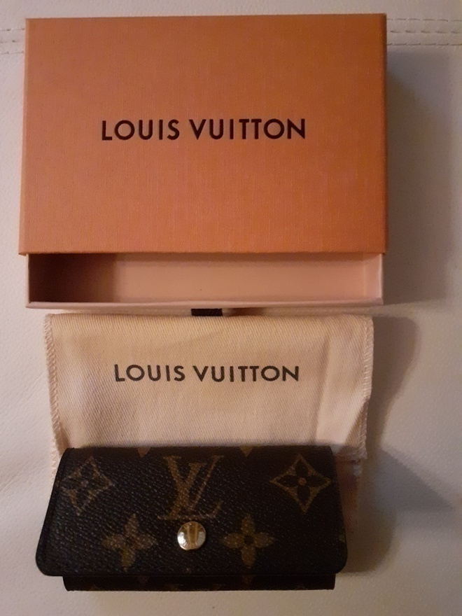 Louis Vuitton 4 key holder Monogram canvas, uusi. OVH 210e.