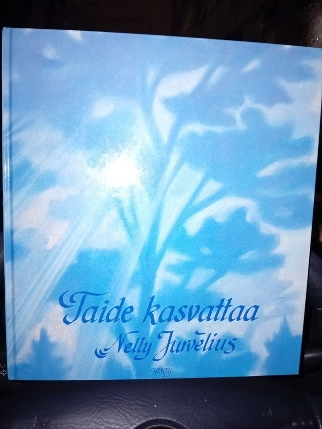 Nelly Juvelius : Taide kasvattaa ( SIS POSTIKULU )