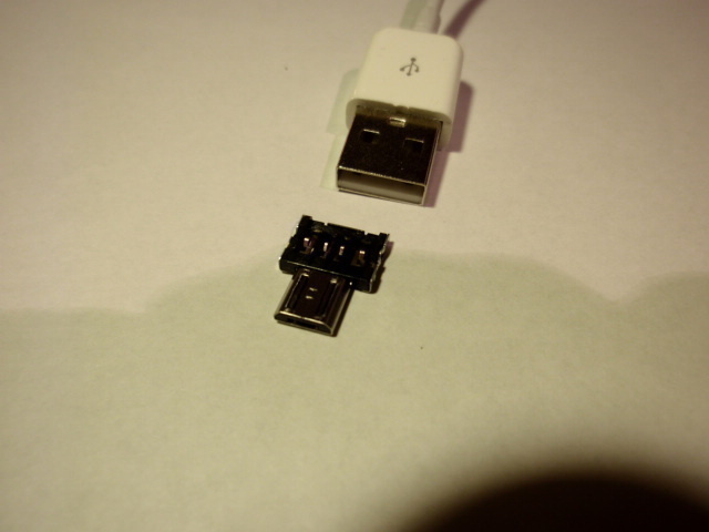 USB-liitinadapteri mikro-USB:hen