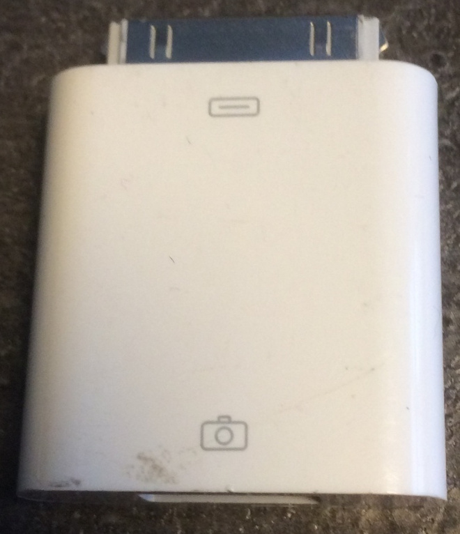 Apple Dock USB adaperi - käytetty - alkuperäinen