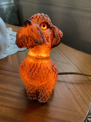 Vintage tyylinen keraaminen koiravalaisin