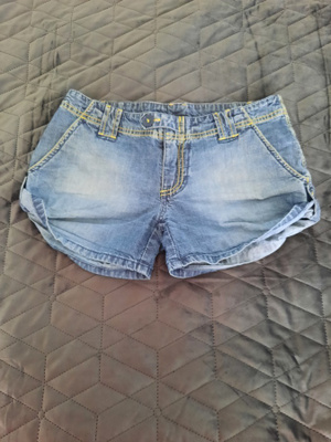 Shortsit koko 36