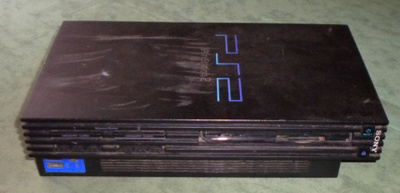 PS 2 konsoli - varaosiksi