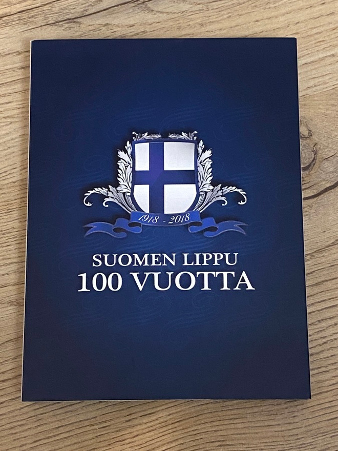 SUOMEN LIPPU 100 VUOTTA - 10 KOLIKON/MITALIN SARJA