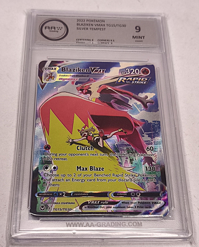 Pokemon-kortti Blaziken VMAX Rapid Strike 320HP  (AA-Grading