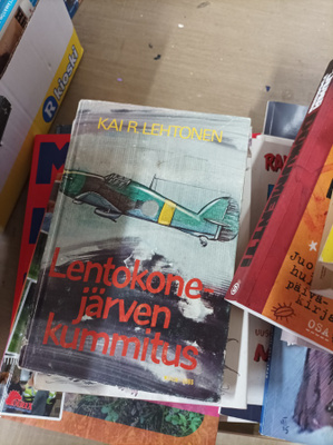 Kai R. Lehtonen Lentokonejärven kummitus