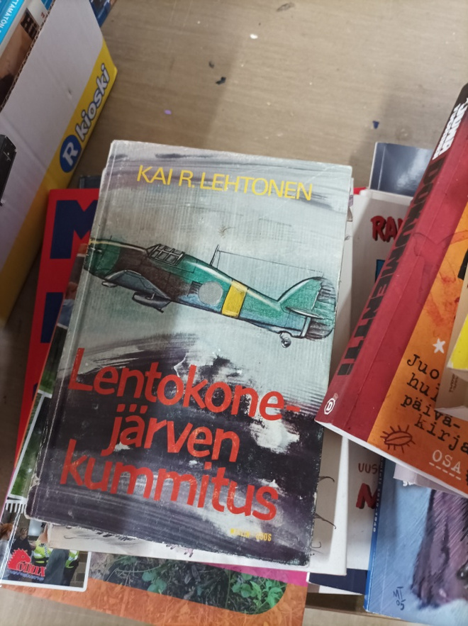 Kai R. Lehtonen Lentokonejärven kummitus