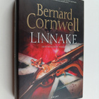 Bernard Cornwell : Linnake : historiallinen romaani - pikkukuva 1