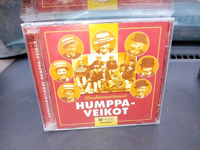 2CD Unohtumattomat Humppa-Veikot ( SIS POSTIKULU  )