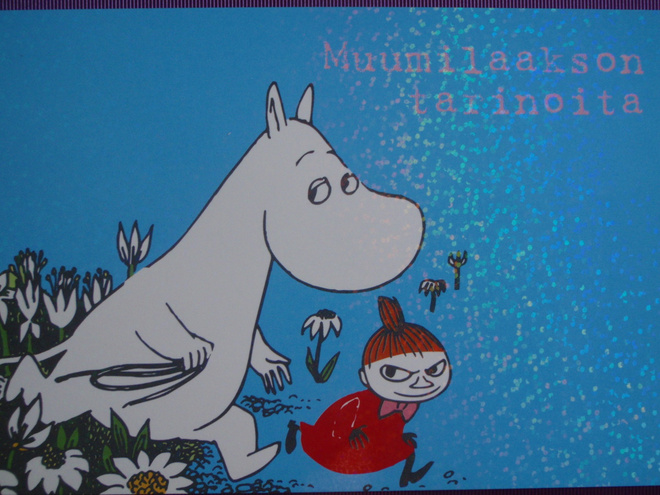 Pikku Myy ja muumipeikko juoksevat
