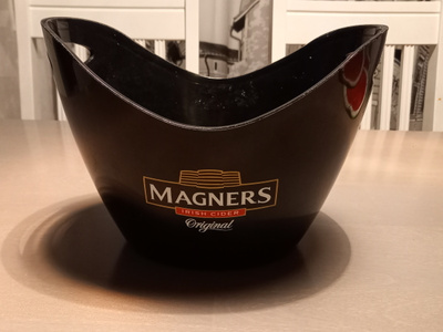 Magners jääpala-astia