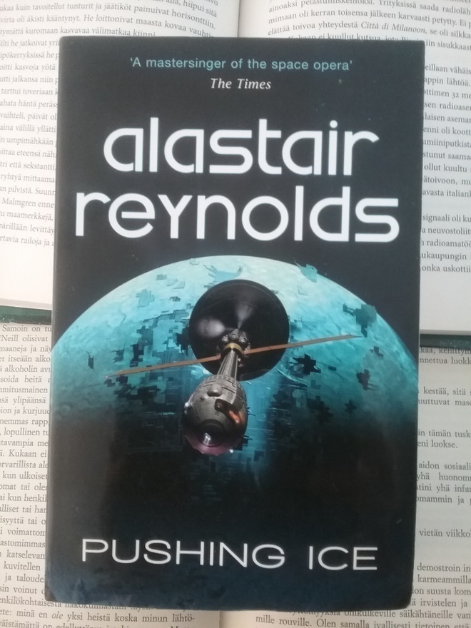 Alastair Reynolds - Pushing Ice (softcover)