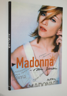 Mick St. Michael : Madonna : omin sanoin