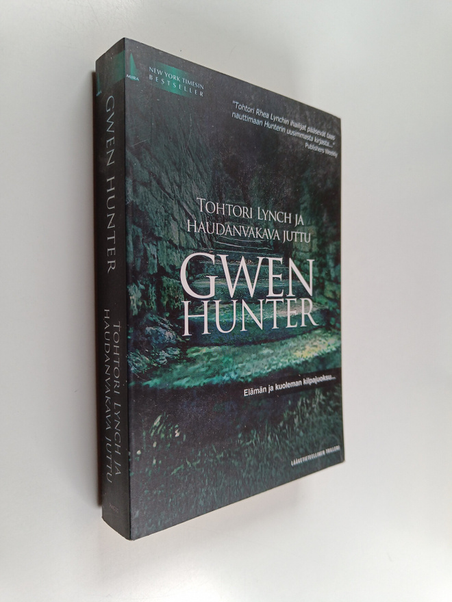 Gwen Hunter : Tohtori Lynch ja haudanvakava juttu