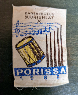Kansakoulun suurijuhlat Porissa 1960 vintage kangasmerkki
