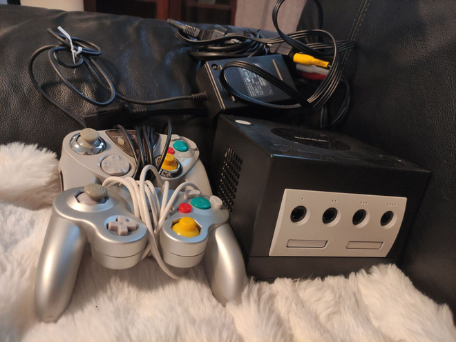 Musta Gamecube + 2 ohjainta