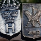Hopeaväriset merkit - 2 kpl. Halkaisija - 34 ja 32 mm. Ehjä - pikkukuva 1