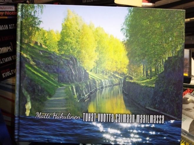 HAKULINEN :  TUHAT VUOTTA SAIMAAN MAAILMASSA ( SIS POSTIKULU