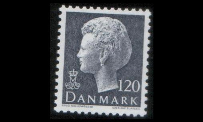 Tanska 562 ** Margrethe 120 öre harm.sininen (1974)