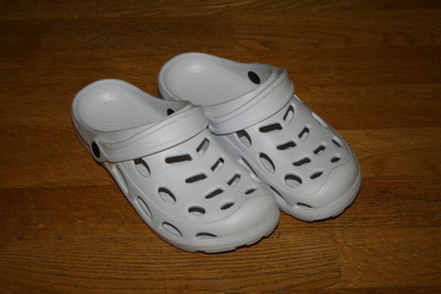 Valkoiset crocs -tyyppiset rantasandaalit 36 (n. 23 cm)