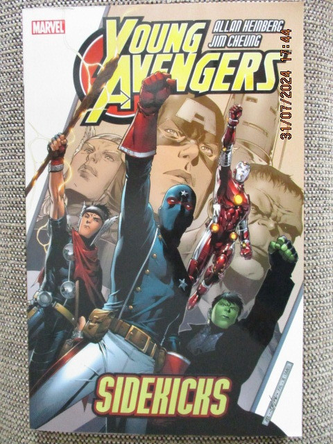 YOUNG AVENGERS  - SIDEKICKS (Marvel)