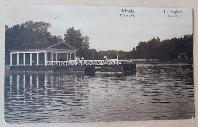 Helsinki, Puikkolahti (Stansvik), väkeä laiturilla, p. 1912