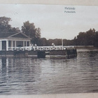 Helsinki, Puikkolahti (Stansvik), väkeä laiturilla, p. 1912 - pikkukuva 1
