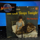 TOKENS - LION SLEEPS TONIGHT 7" VG+/VG+ - pikkukuva 1