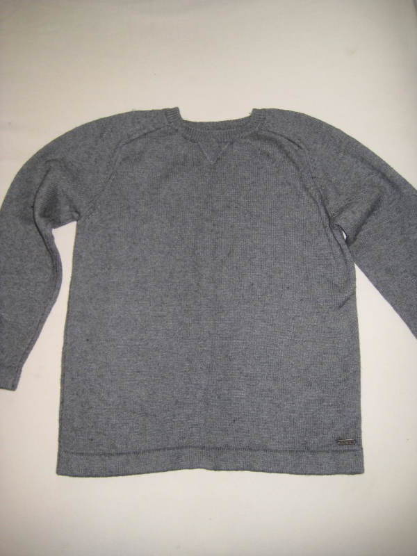** Okaidi harmaa neule ,   koko 138 cm  *EI HV*