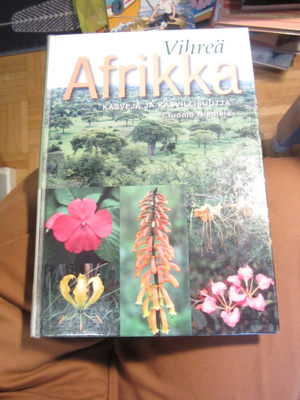 Tuomo Niemelä : Vihreä Afrikka : kasveja ja kasvillisuutta