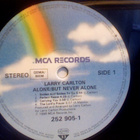 LARRY CARLTON :: ALONE/BUT NEVER ALONE :: VINYYLI LP 1986 - pikkukuva 2