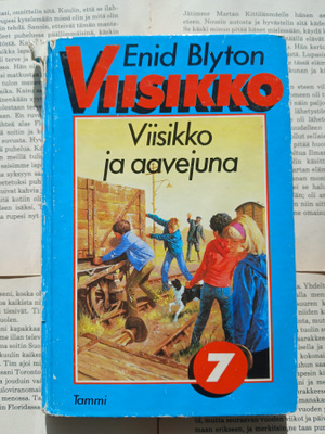 Enid Blyton - Viisikko ja aavejuna (sid.)
